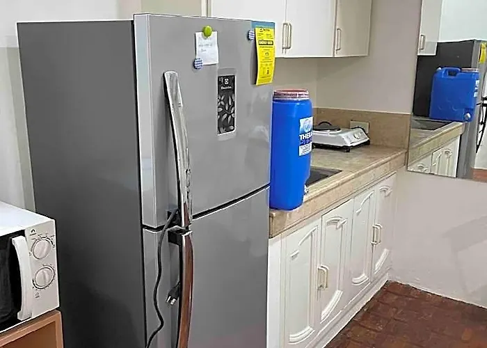 Lovely 1 Bedroom Across Greenbelt 5 Hotel